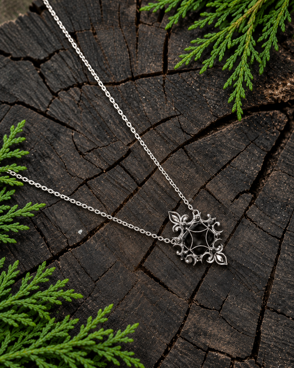 Black Onyx Pendant Necklace in 925 sterling silver, close-up on the chain and pendant detail