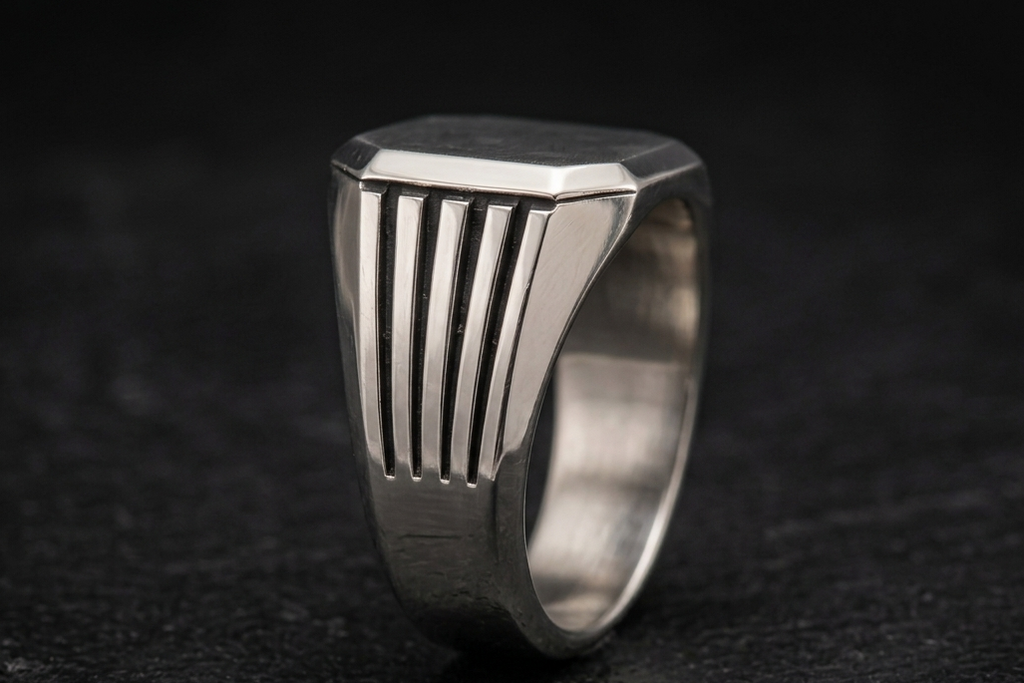 Stealth Signet Ring in 925 Sterling Silver - side view